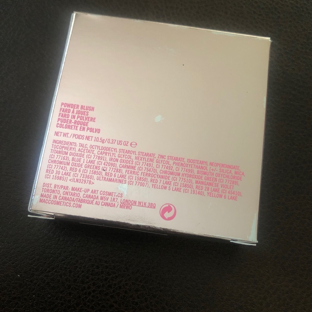 MAC RIRi Powder Blush In Hibiscus Kiss. - Picture 7 of 8